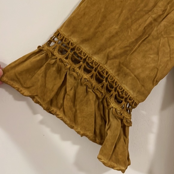 Floral & Ivy Mustard Top - Picture 2 of 6